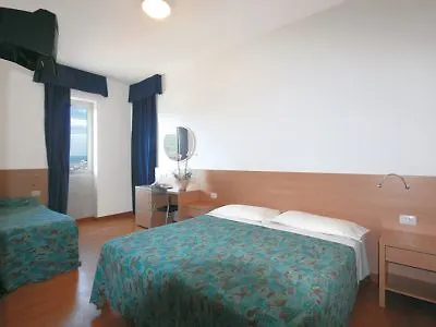 Garden 3* Πέζαρο
